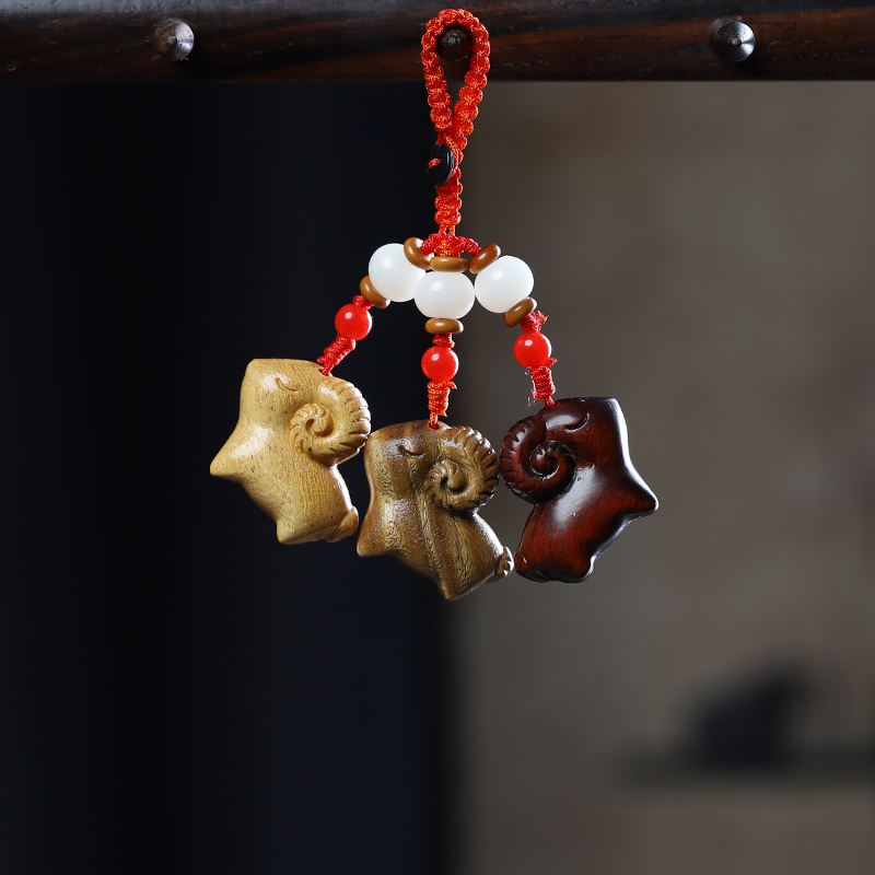三羊开泰檀木生肖汽车钥匙扣挂件