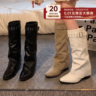 贾不假靴子女款长筒靴2026新款秋冬季韩版尖头皮带扣堆堆显瘦靴子