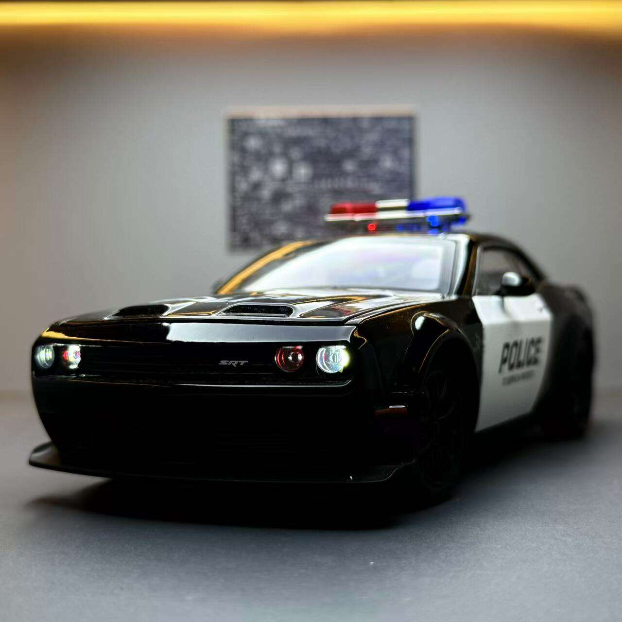 新款 车致合金车模1:24地狱猫警车声光儿童玩具车音效模型摆件