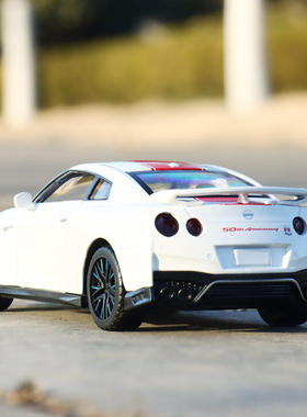 新款 5.5寸Z4 M40I合金汽车模型M850I开门声光玩具日产GTR