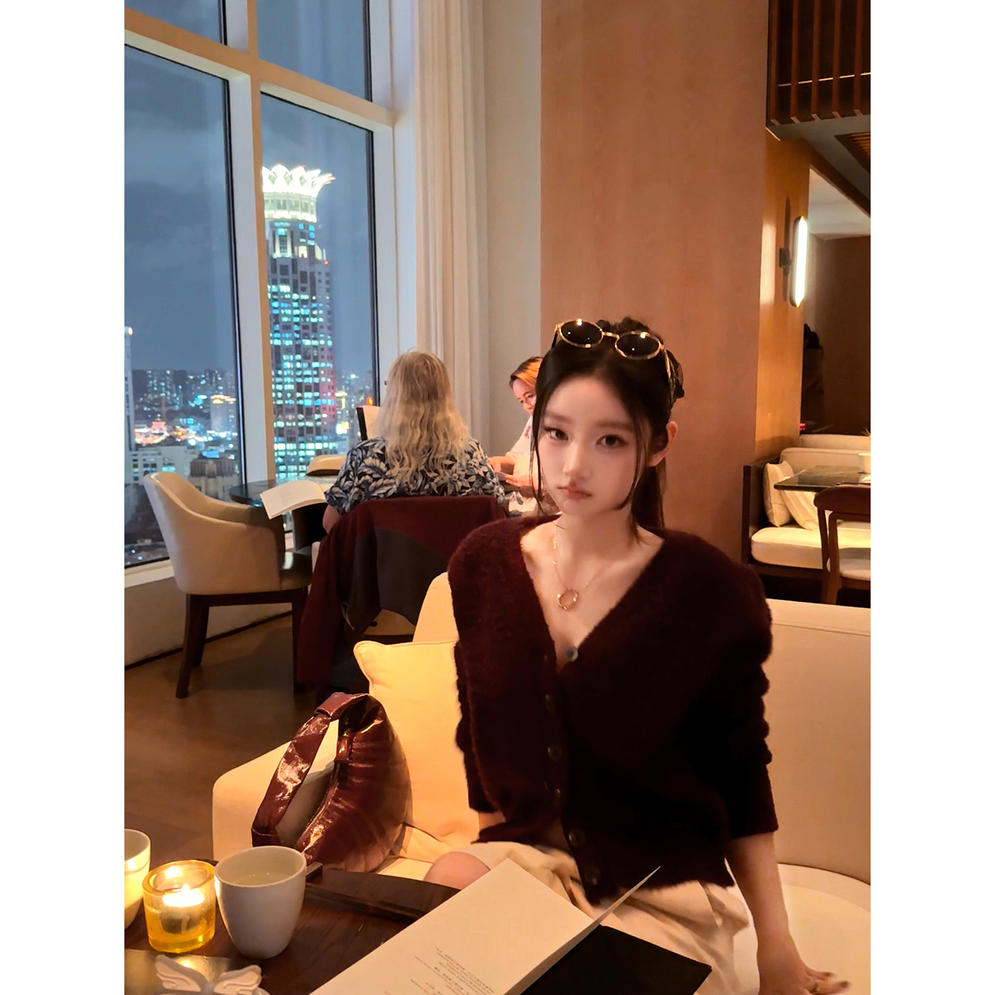 林悠 定制Margiel8k+定染不羁酒红黑羊毛红黑拼色V领显白开衫外套