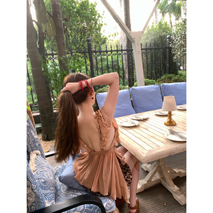 林悠 6/10 14:00 蜜桃粉chlox上衣豹纹Dg花苞裤