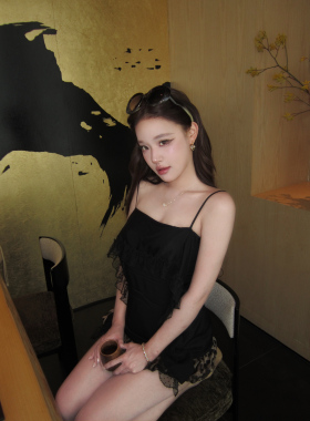 林悠 6/10 14:00 50%人丝50%棉拼法蕾Vtg吊带 舒适一流