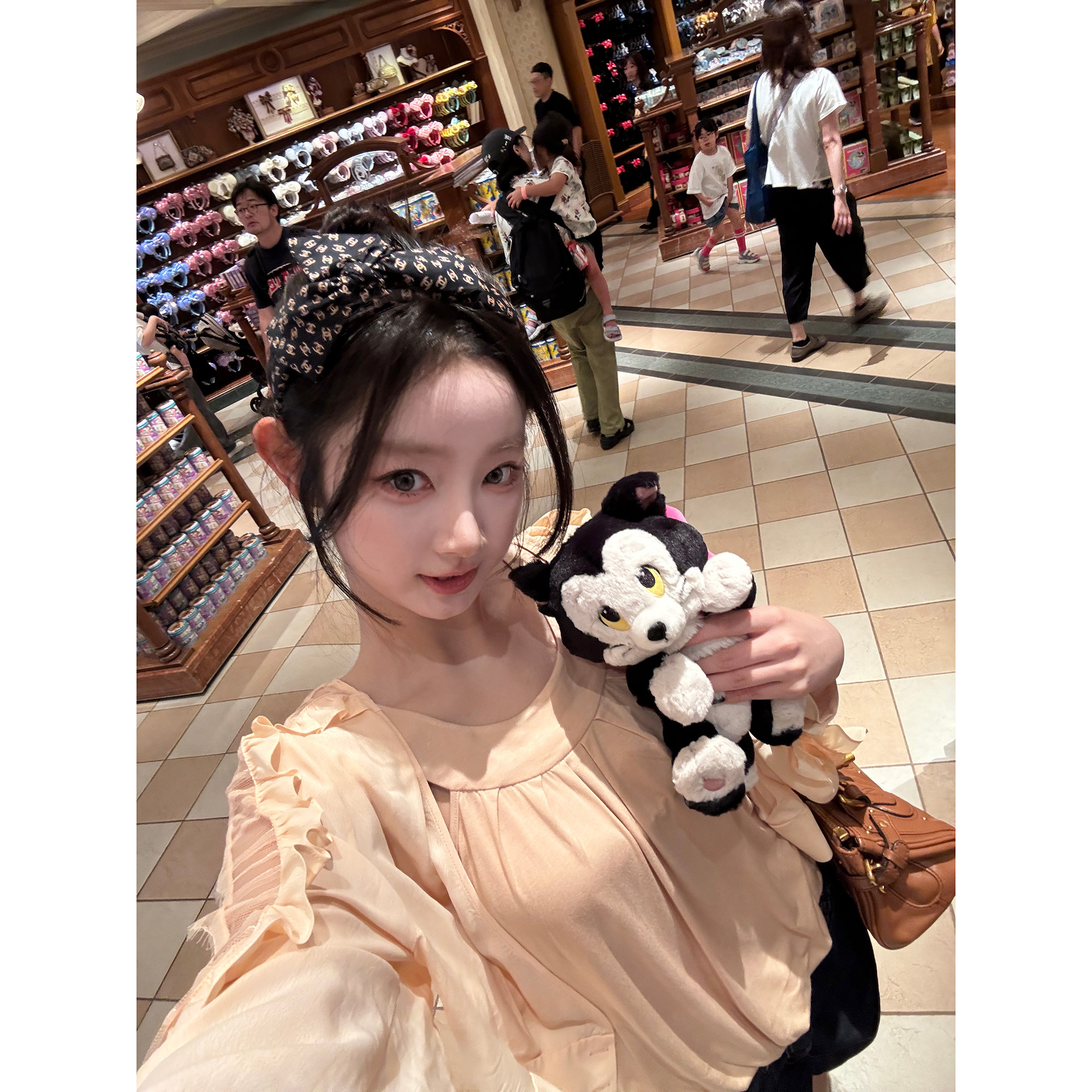 林悠 vtg莫代尔背心 chlo透视花边外套 zim牛仔短裤