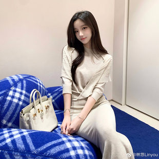 上衣半裙两件套女 林悠 新款 秋季 慵懒风减龄显白软糯舒适羊毛套装