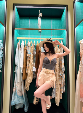 林悠 【zimmer千金风贵气感显白立体重工仿丝光羊毛粉杏色短裤】