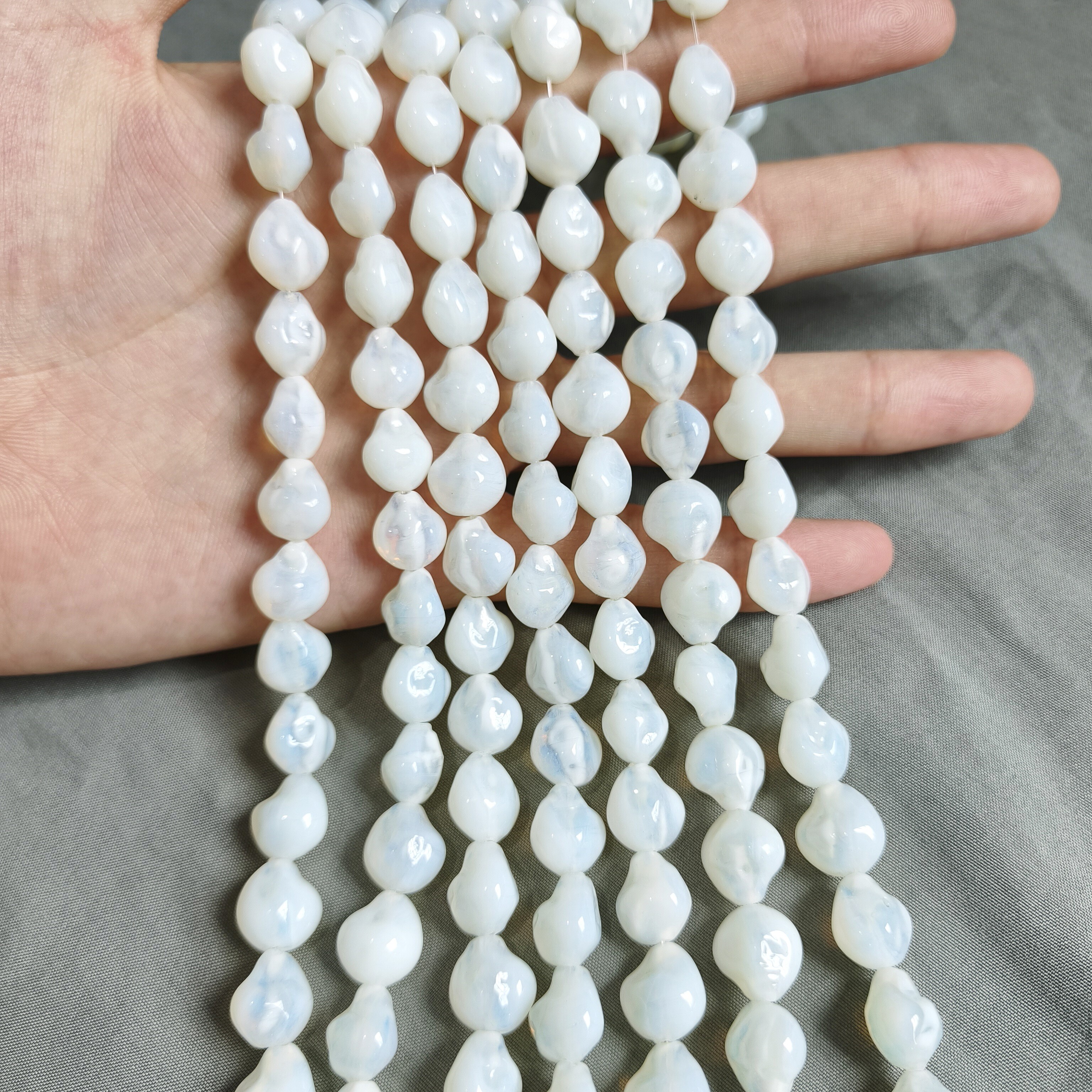 s444 12mm半透蛋白异形琉璃珠一条图片