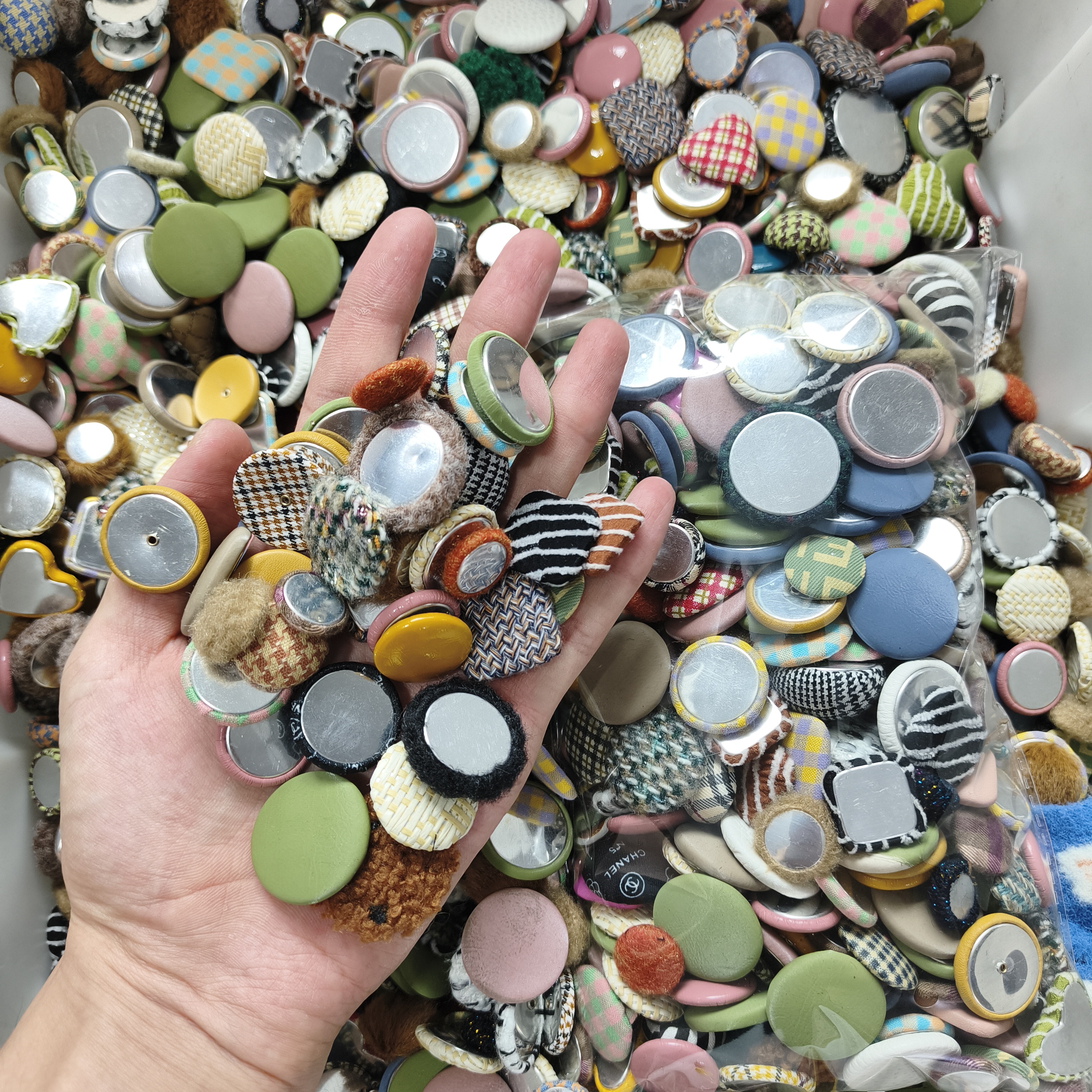 m559铝底布艺扣子一大包一斤