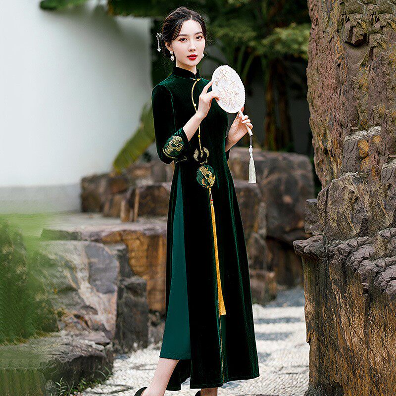 秋冬新款墨绿金丝绒七分长袖越南奥黛改良绣花旗袍演出队服年轻款
