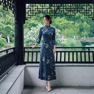 丝绒旗袍奥黛连衣裙2026秋新款日常中老年改良蓝色妈妈长袖金丝绒