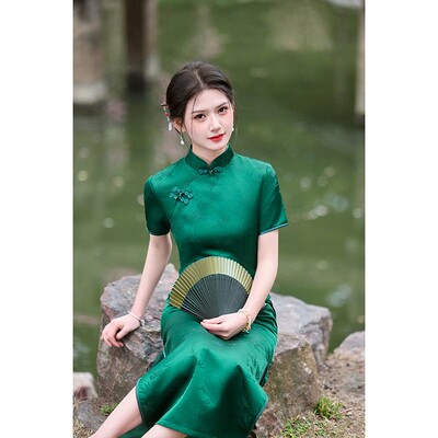 墨绿走秀演出旗袍2025新款高端大气上档次复古民国风旗开得胜长款