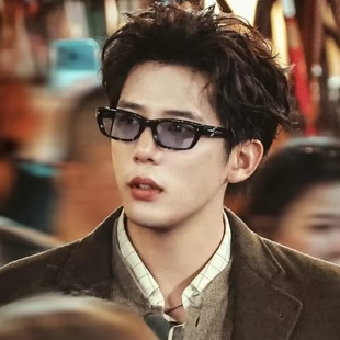 王安于同款方框蓝色墨镜男款潮痞帅斯文防紫外线浅色秋冬太阳镜女