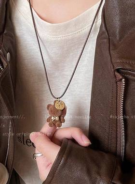 可爱咖色毛绒小熊项链女生秋冬2025新款百搭卫衣链童趣学生党配饰