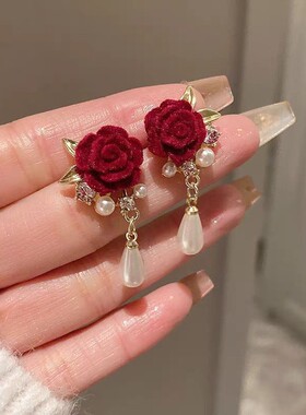 红色丝绒玫瑰花朵耳环银针