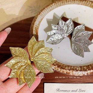金银双色树叶形状纹理感耳钉对称式跨境耳环五片树叶多层次饰品