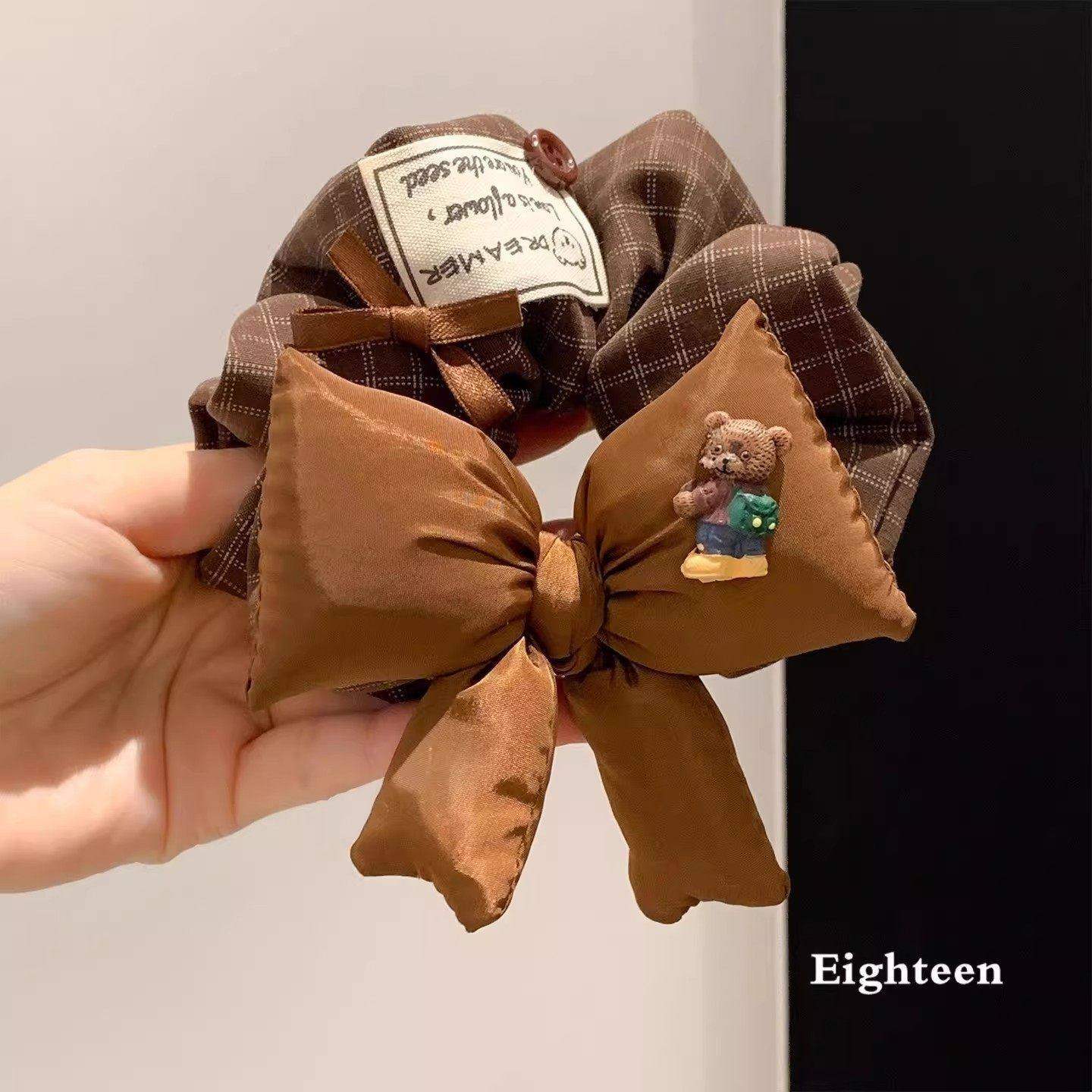 咖色复古格子大肠发圈贴布标立体充棉蝴蝶结纽扣发圈女高级感发饰,饰品/流行首饰/时尚饰品新,发饰,淘宝优惠券,粉丝福利购,淘宝优惠卷