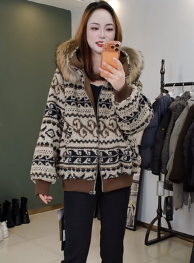 合肥欢欢“费尔岛”冬季宽松潮流印花毛领连帽羽绒服外套女58967