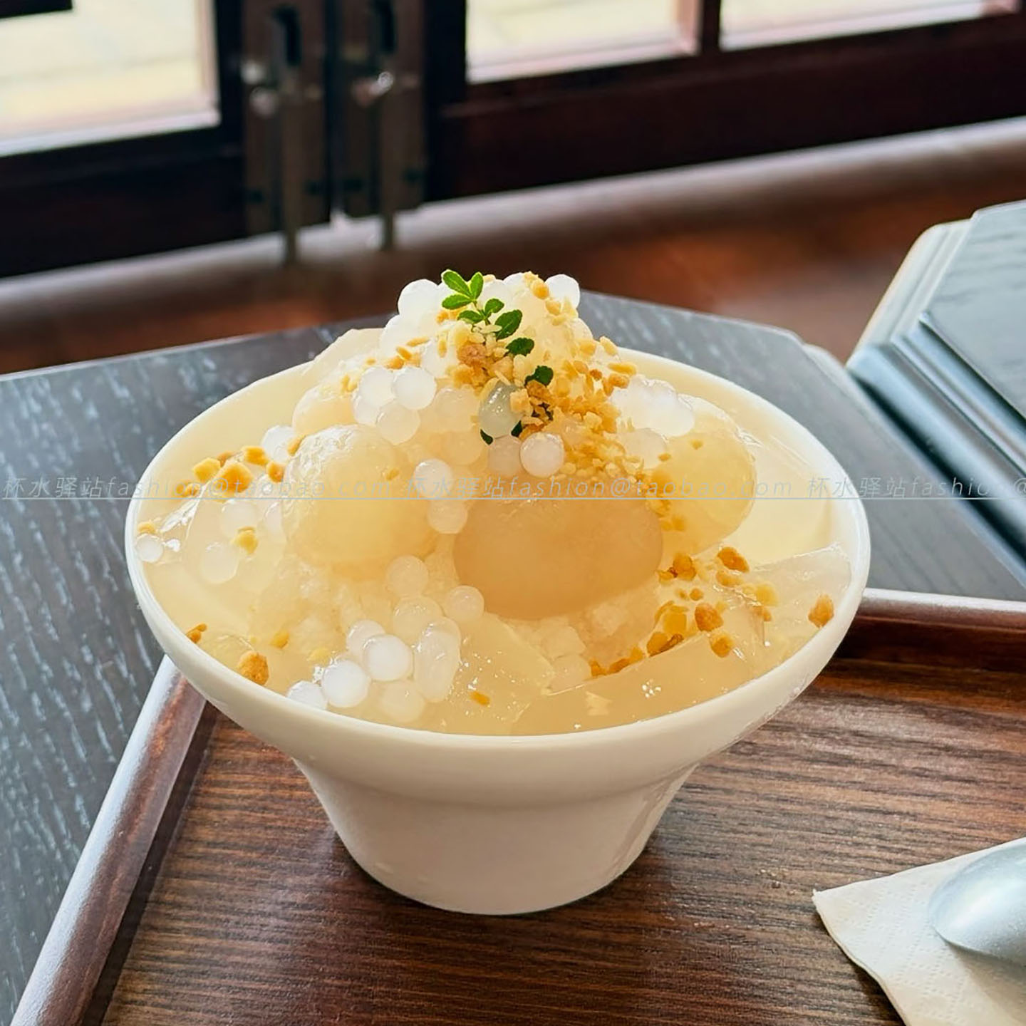 简约白色陶瓷雪花冰沙碗