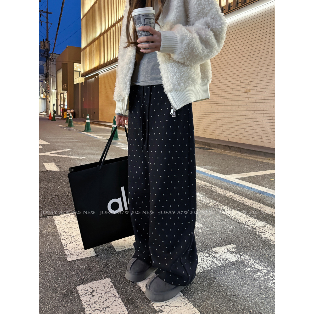 小侨jofay 2025秋冬流行款爆款新款女款加绒加厚波点弯刀裤子