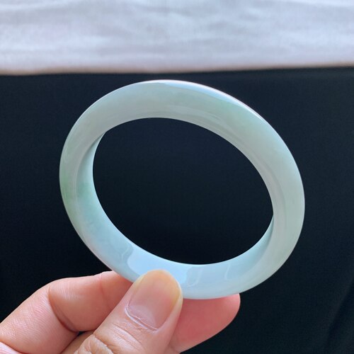 缅甸A货翡翠手镯59圈口淡天空蓝