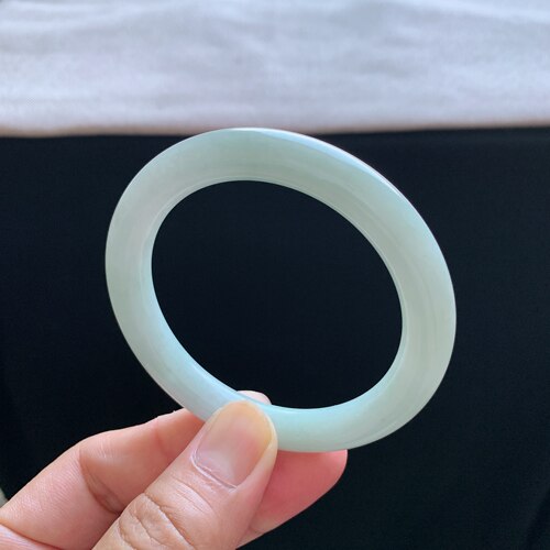 缅甸A货翡翠白月光56圈口手镯