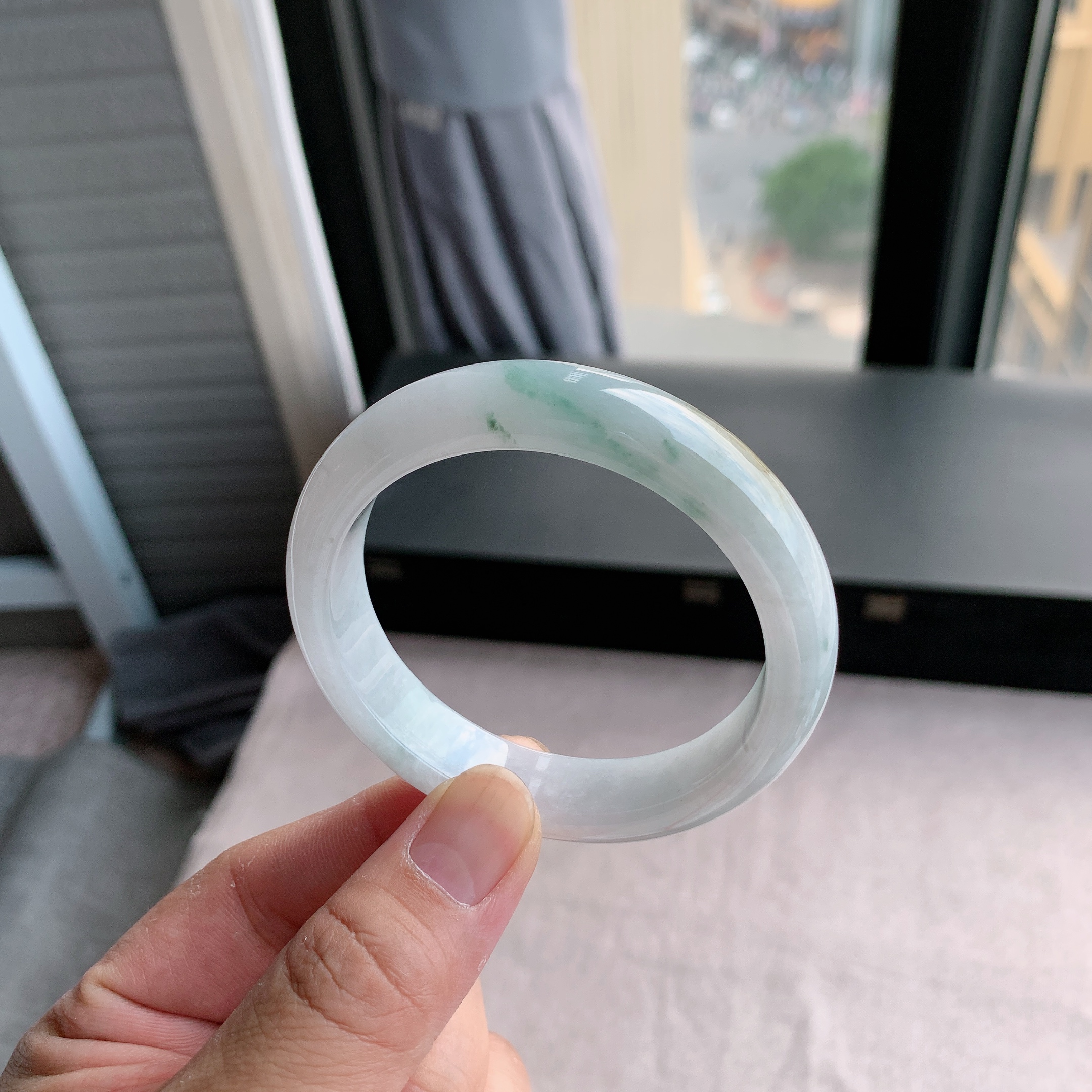 缅甸天然A货翡翠 57圈口飘蓝花正圈手镯玉镯L5