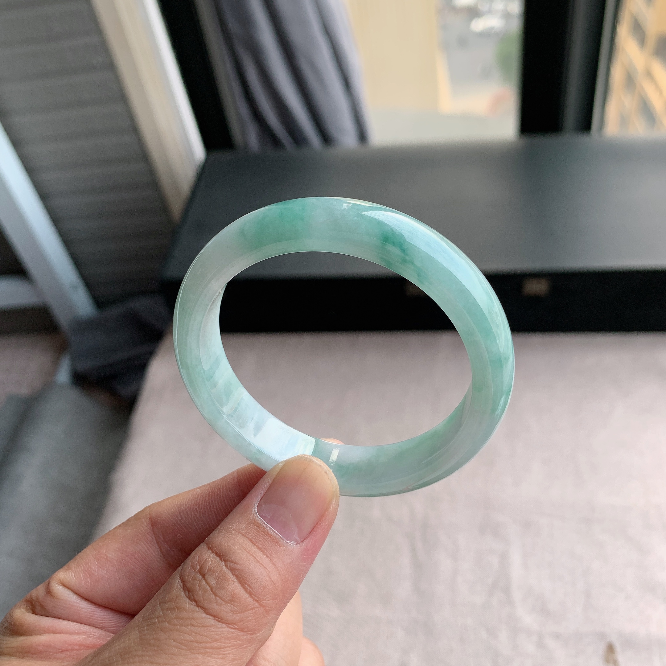 缅甸天然A货翡翠 56圈口飘蓝花正圈手镯玉镯L14