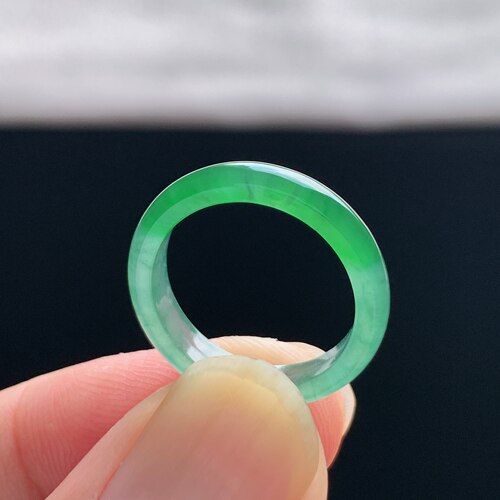 天然A货冰种阳绿翡翠素圈戒指