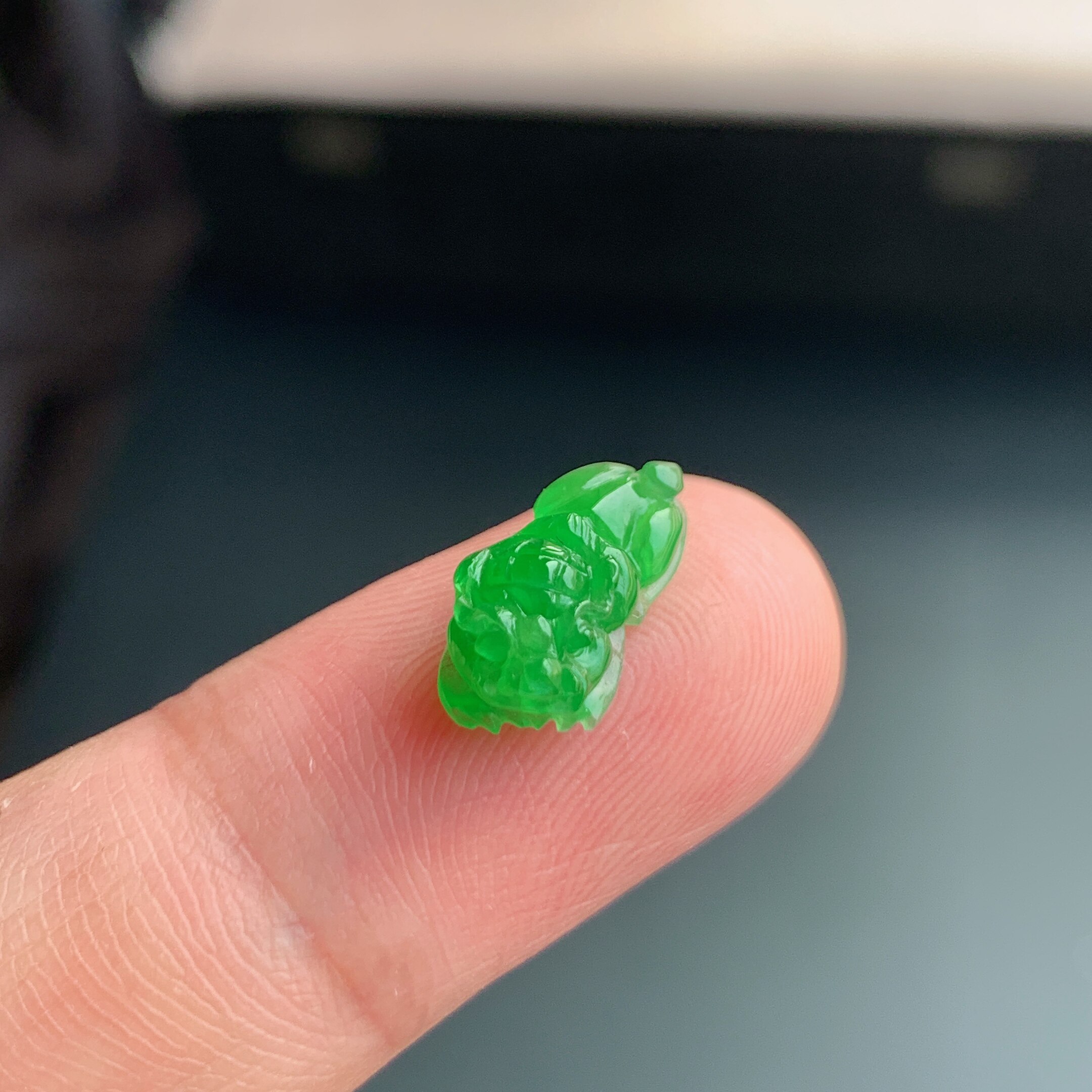 缅甸天然A货翡翠 冰糯种满绿阳绿貔貅戒面L25