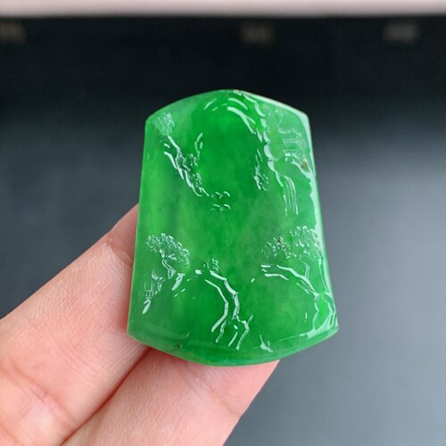 缅甸A货冰糯阳绿山水牌翡翠