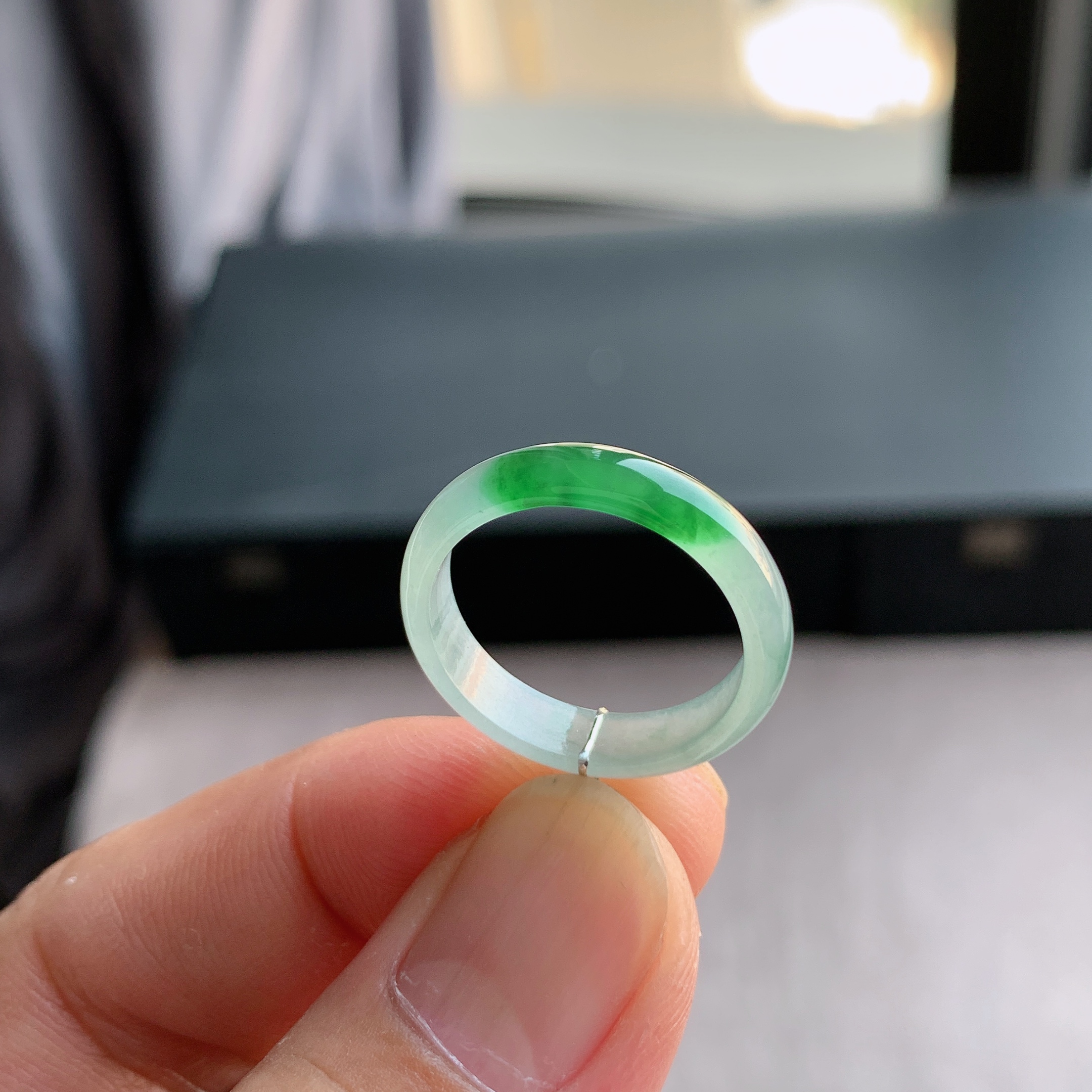 翡翠戒指飘阳绿危地马拉未镶嵌