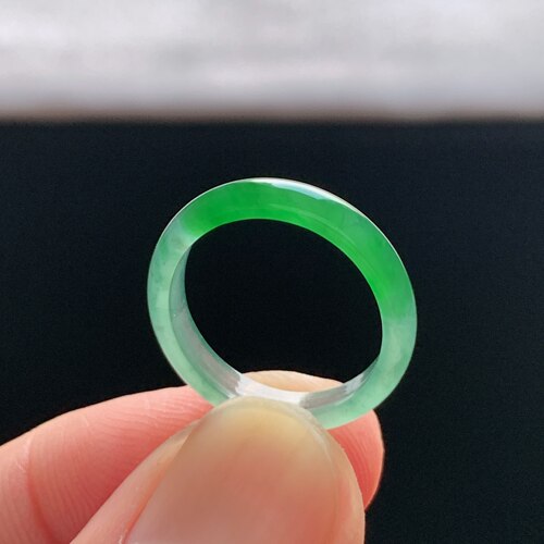 天然A货冰种阳绿翡翠素圈戒指