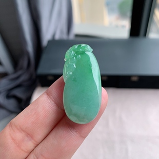 缅甸天然A货翡翠 冰糯种满绿福瓜挂件吊坠L23
