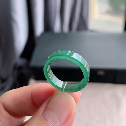 天然A货翡翠冰种湖水绿方戒