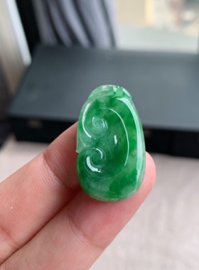 缅甸天然A货翡翠 冰糯种满绿阳绿如意挂件吊坠L19