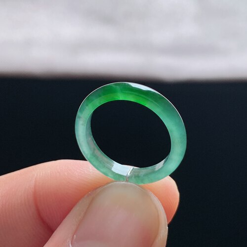 天然A货冰种阳绿翡翠戒指