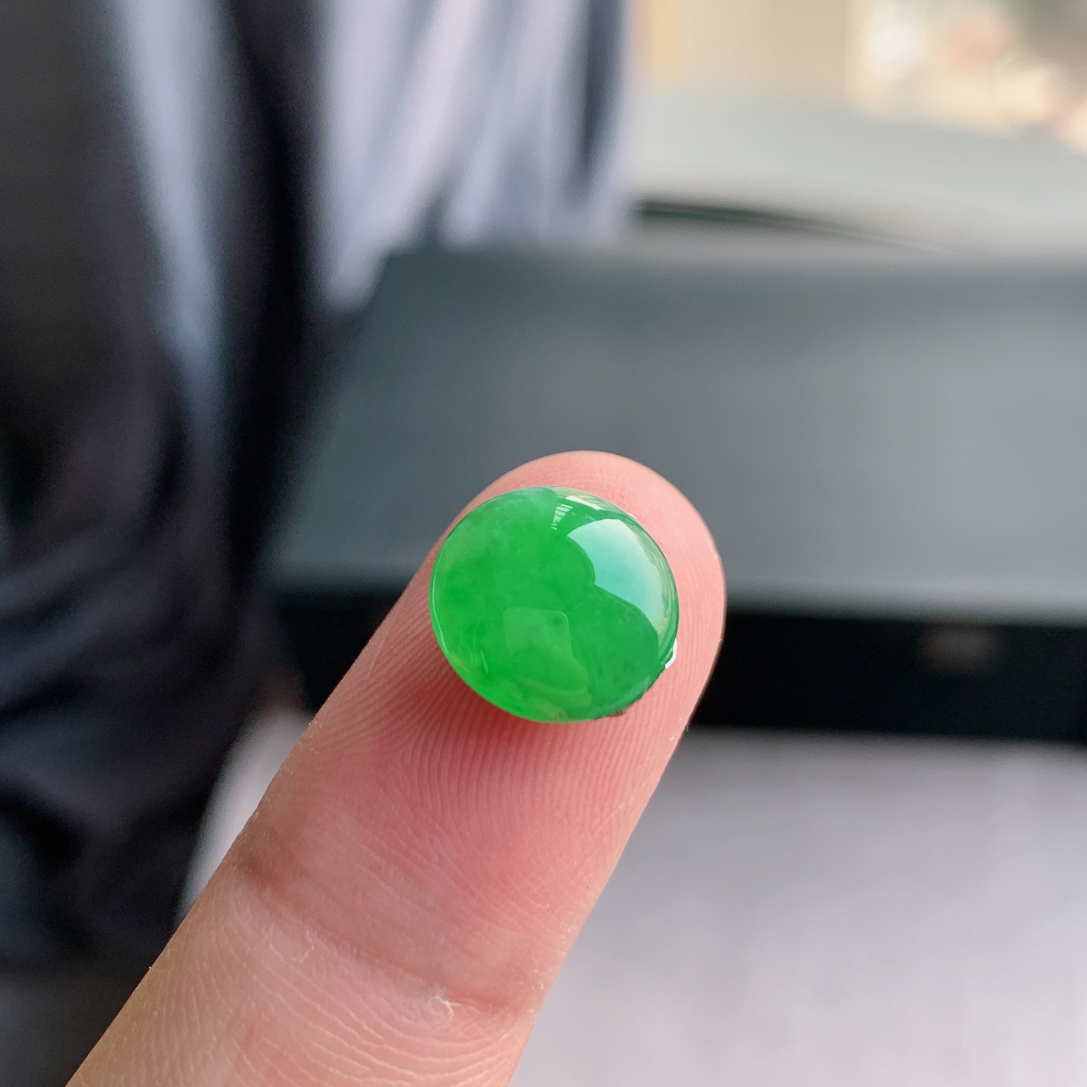 缅甸天然A货翡翠冰糯种满绿蛋面