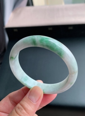 缅甸天然A货翡翠 61圈口飘绿正圈手镯玉镯T12