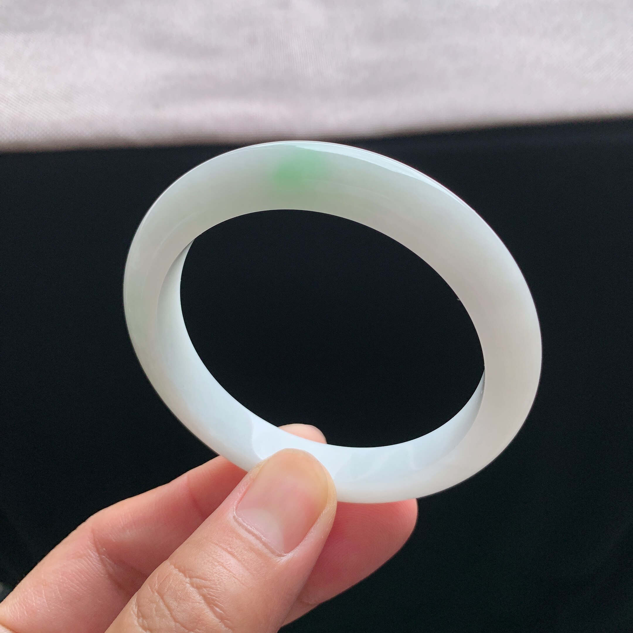 缅甸天然A货翡翠 53圈口飘绿花泥鳅背300515手镯玉镯T16