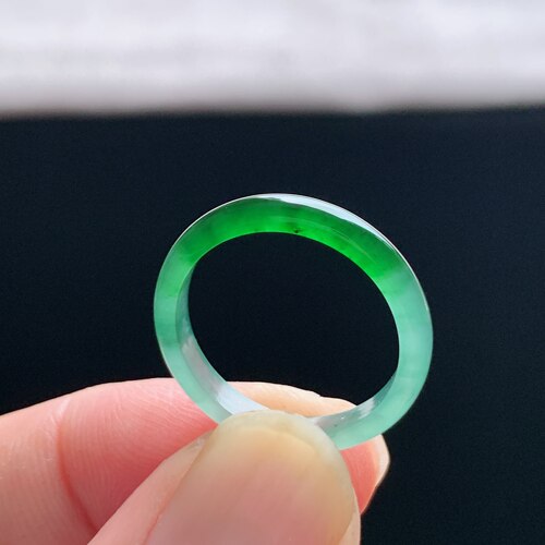 天然A货冰种阳绿翡翠素圈戒指