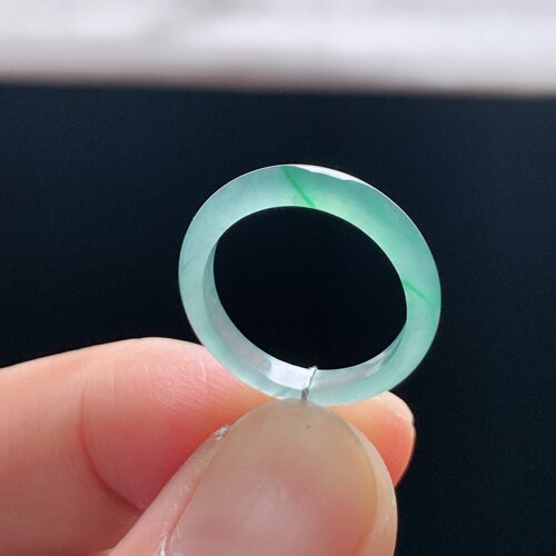 天然A货翡翠冰种飘绿戒指