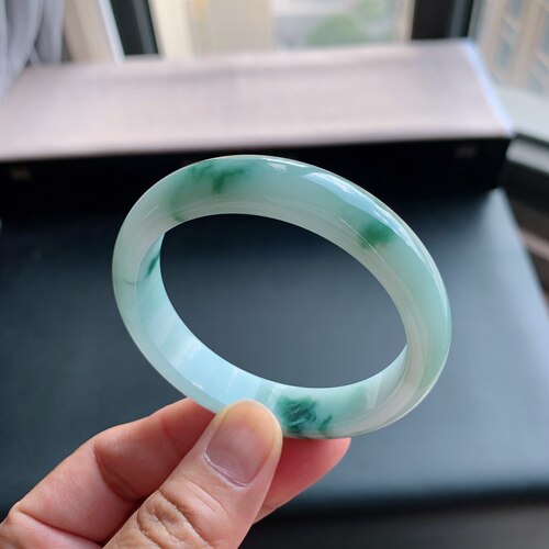 缅甸A货翡翠手镯58圈口冰糯飘蓝