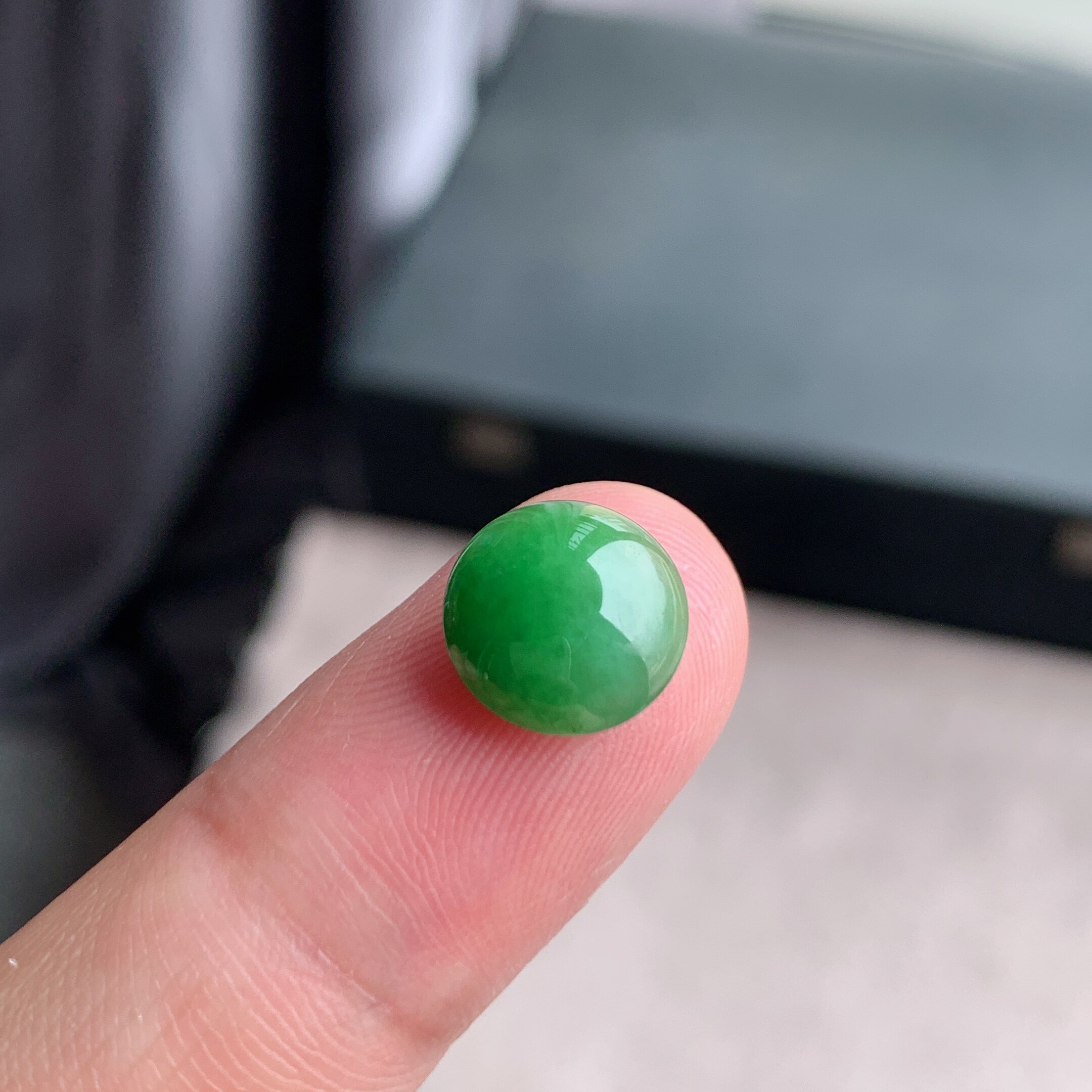 缅甸天然A货翡翠 冰糯种满绿豆阳绿蛋面戒面L11