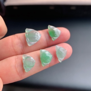 缅甸天然A货翡翠 晴水绿金鱼镶件一手五个L14