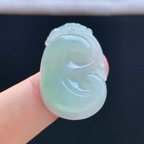 缅甸天然A货冰糯如意翡翠吊坠