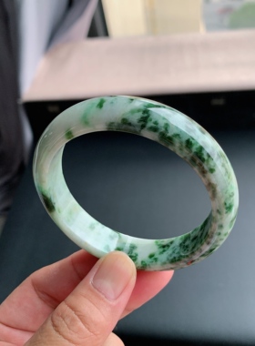 缅甸天然A货翡翠 61圈口飘绿正圈手镯玉镯T12