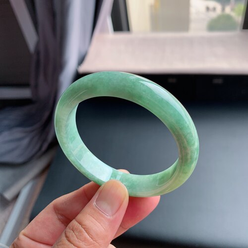 缅甸A货翡翠57圈口正圈手镯