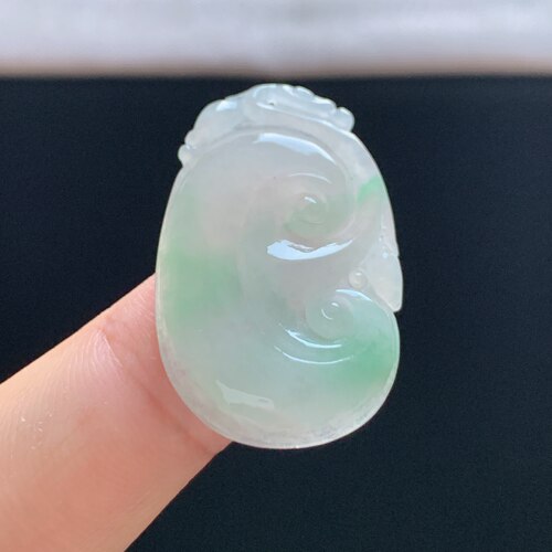 缅甸A货冰糯飘绿如意翡翠吊坠