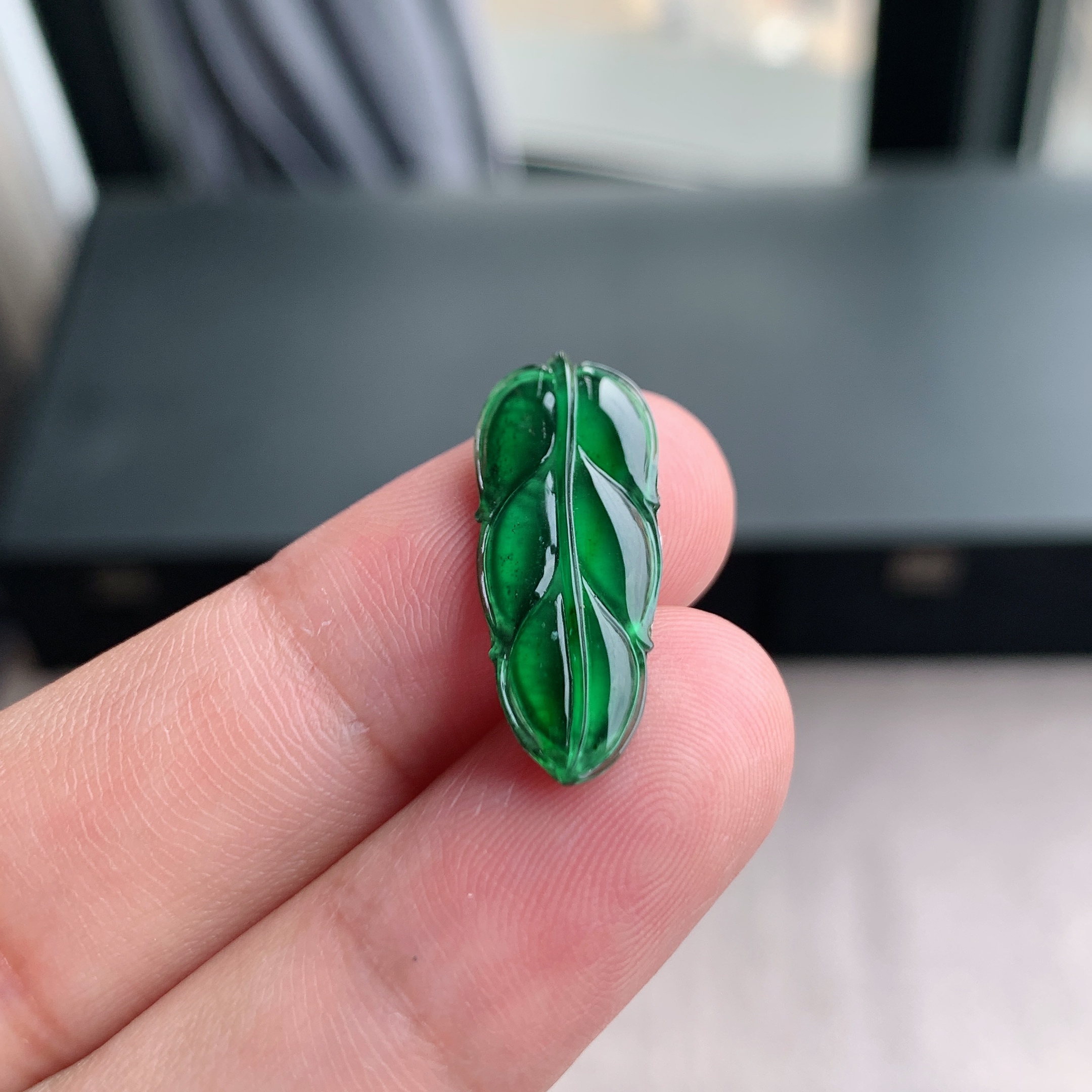 天然A货翡翠冰种湖水蓝叶子镶件