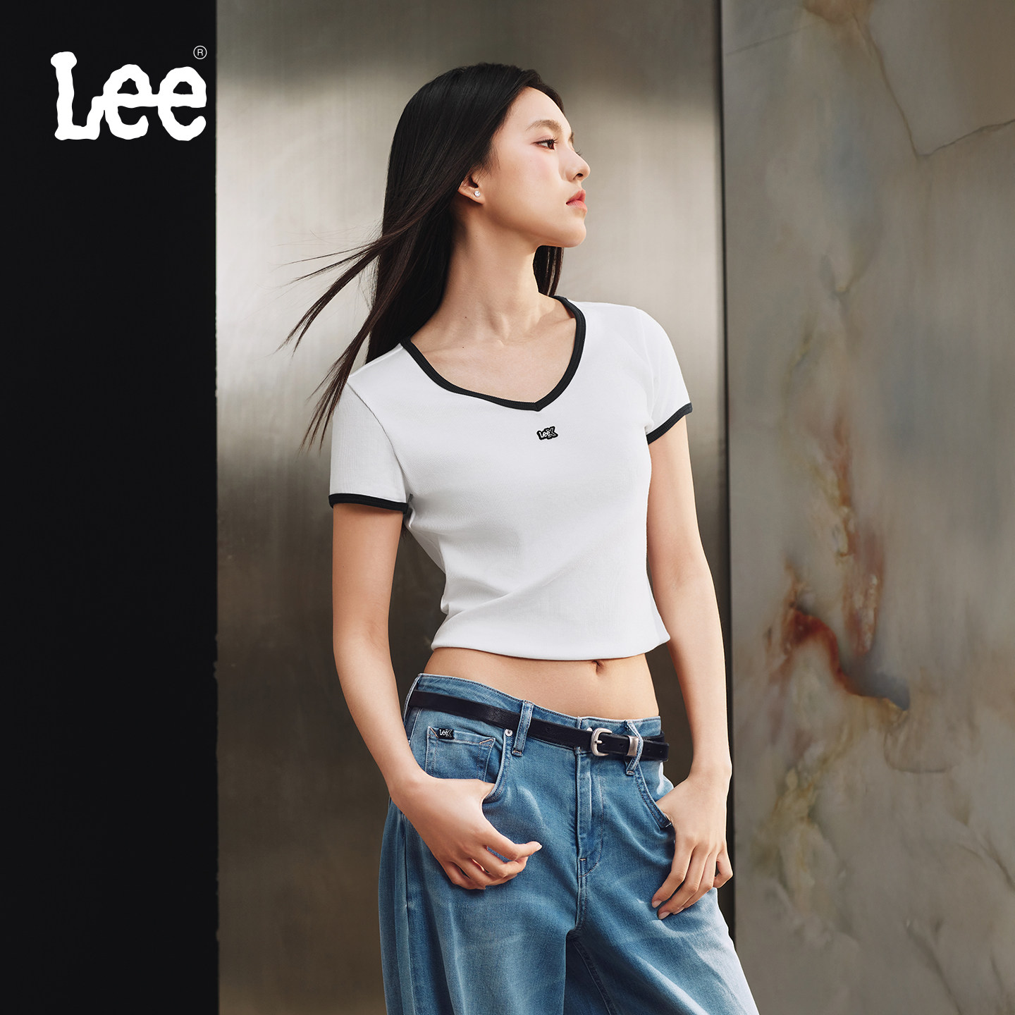 Lee26春夏新品修身版罗纹撞色V领小Logo徽标女短袖T恤休闲